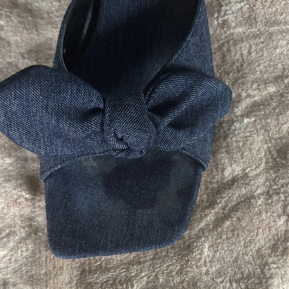 1 3/4” Dark Navy Mules w/ Bow Detail 
US Size 7.5   EU Size 38 - Picture 2 of 7